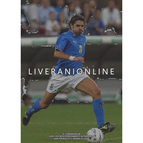 NAZIONALE ITALIANA CALCIO 2004 NELLA FOTO SIMONE PERROTTA AGENZIA ALDO LIVERANI