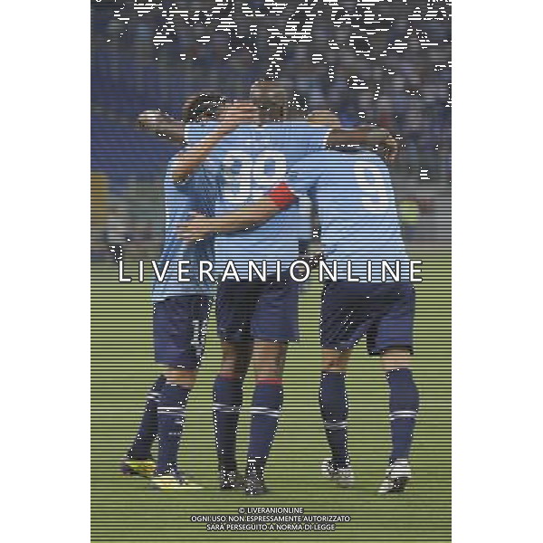 Roma - 15/09/2011 - Stadio Olimpico - Uefa Europa League 2011/2012 - Fase a gironi (Gruppo D) - Lazio vs Vaslui - nella foto: l\'esultanza di cisse con rocchi e gonzalez Â© Fabrizio Corradetti - Ag. Aldo Liverani sas
