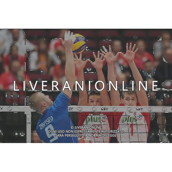 17.09.2011 WIEDEN,AUSTRIA (WIEN,AUSTRIA) - WIENERSTADT HALLE, SIATKOWKA MEZCZYZN (VOLLEYBALL MEN\'S), MISTRZOSTWA EUROPY W SIATKOWCE MEZCZYZN (MEN\'S VOLLEYBALL EUROPEAN CHMPIONSHIPS), POLFINAL (SEMI FINAL) MECZ POLSKA-WLOCHY (POLAND-ITALY) NZ IVAN ZATSTEV (L), LUKAS ZYGADLO, PIOTR NOWAKOWSKI FOTO LUKASZ GROCHALA/ CYFRASPORT / NEWSPIX.PL --- Newspix.pl AG ALDO LIVERANI S A S ONLY ITALY *** Local Caption *** www.newspix.pl mail us: info@newspix.pl call us: 0048 022 23 22 222 --- Polish Picture Agency by Ringier Axel Springer Poland