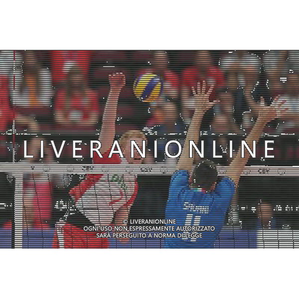 17.09.2011 WIEDEN,AUSTRIA (WIEN,AUSTRIA) - WIENERSTADT HALLE, SIATKOWKA MEZCZYZN (VOLLEYBALL MEN\'S), MISTRZOSTWA EUROPY W SIATKOWCE MEZCZYZN (MEN\'S VOLLEYBALL EUROPEAN CHMPIONSHIPS), POLFINAL (SEMI FINAL) MECZ POLSKA-WLOCHY (POLAND-ITALY) NZ JAKUB JAROSZ (L) FOTO LUKASZ GROCHALA/ CYFRASPORT / NEWSPIX.PL --- Newspix.pl AG ALDO LIVERANI S A S ONLY ITALY *** Local Caption *** www.newspix.pl mail us: info@newspix.pl call us: 0048 022 23 22 222 --- Polish Picture Agency by Ringier Axel Springer Poland
