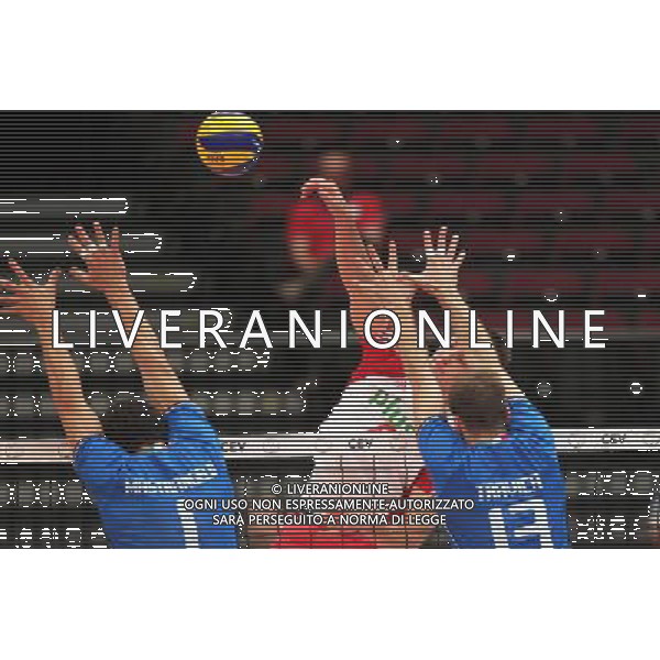 17.09.2011 WIEDEN,AUSTRIA (WIEN,AUSTRIA) - WIENERSTADT HALLE, SIATKOWKA MEZCZYZN (VOLLEYBALL MEN\'S), MISTRZOSTWA EUROPY W SIATKOWCE MEZCZYZN (MEN\'S VOLLEYBALL EUROPEAN CHMPIONSHIPS), POLFINAL (SEMI FINAL) MECZ POLSKA-WLOCHY (POLAND-ITALY) NZ BARTOSZ KUREK (C) FOTO LUKASZ GROCHALA/ CYFRASPORT / NEWSPIX.PL --- Newspix.pl AG ALDO LIVERANI S A S ONLY ITALY *** Local Caption *** www.newspix.pl mail us: info@newspix.pl call us: 0048 022 23 22 222 --- Polish Picture Agency by Ringier Axel Springer Poland