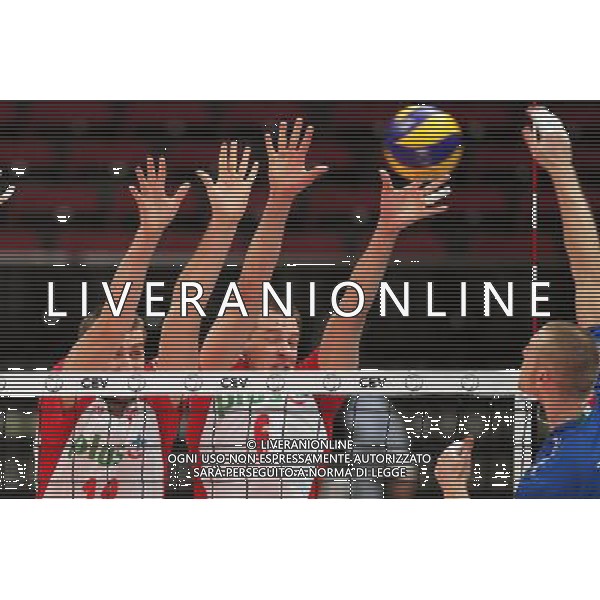 17.09.2011 WIEDEN,AUSTRIA (WIEN,AUSTRIA) - WIENERSTADT HALLE, SIATKOWKA MEZCZYZN (VOLLEYBALL MEN\'S), MISTRZOSTWA EUROPY W SIATKOWCE MEZCZYZN (MEN\'S VOLLEYBALL EUROPEAN CHMPIONSHIPS), POLFINAL (SEMI FINAL) MECZ POLSKA-WLOCHY (POLAND-ITALY) NZ MARCIN MOZDOZNEK (L), BARTOSZ KUREK, IVAN ZATSEV FOTO LUKASZ GROCHALA/ CYFRASPORT / NEWSPIX.PL --- Newspix.pl AG ALDO LIVERANI S A S ONLY ITALY *** Local Caption *** www.newspix.pl mail us: info@newspix.pl call us: 0048 022 23 22 222 --- Polish Picture Agency by Ringier Axel Springer Poland
