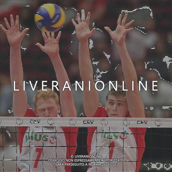 17.09.2011 WIEDEN,AUSTRIA (WIEN,AUSTRIA) - WIENERSTADT HALLE, SIATKOWKA MEZCZYZN (VOLLEYBALL MEN\'S), MISTRZOSTWA EUROPY W SIATKOWCE MEZCZYZN (MEN\'S VOLLEYBALL EUROPEAN CHMPIONSHIPS), POLFINAL (SEMI FINAL) MECZ POLSKA-WLOCHY (POLAND-ITALY) NZ JAKUB JAROSZ, PIOTR NOWAKOWSKI FOTO LUKASZ GROCHALA/ CYFRASPORT / NEWSPIX.PL --- Newspix.pl AG ALDO LIVERANI S A S ONLY ITALY *** Local Caption *** www.newspix.pl mail us: info@newspix.pl call us: 0048 022 23 22 222 --- Polish Picture Agency by Ringier Axel Springer Poland