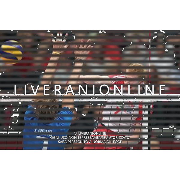 17.09.2011 WIEDEN,AUSTRIA (WIEN,AUSTRIA) - WIENERSTADT HALLE, SIATKOWKA MEZCZYZN (VOLLEYBALL MEN\'S), MISTRZOSTWA EUROPY W SIATKOWCE MEZCZYZN (MEN\'S VOLLEYBALL EUROPEAN CHMPIONSHIPS), POLFINAL (SEMI FINAL) MECZ POLSKA-WLOCHY (POLAND-ITALY) NZ MICHAL LASKO, JAKUB JAROSZ FOTO LUKASZ GROCHALA/ CYFRASPORT / NEWSPIX.PL --- Newspix.pl AG ALDO LIVERANI S A S ONLY ITALY *** Local Caption *** www.newspix.pl mail us: info@newspix.pl call us: 0048 022 23 22 222 --- Polish Picture Agency by Ringier Axel Springer Poland