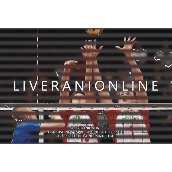 17.09.2011 WIEDEN VIENNA SIATKOWKA MEZCZYZN MISTRZOSTWA EUROPY W SIATKOWCE MEZCZYZN AUSTRIA CZECHY 2011 CEV MEN VOLLEYBALL EUROPEAN CHAMPIONSHIP SPOTKANIE BARAZOWE WLOCHY - POLSKA ITALY VS. POLAND QUARTER FINAL GAME N/Z IVAN ZAYTSEV LUKASZ ZYGADLO PIOTR NOWAKOWSKI FOT LUKASZ LASKOWSKI / PRESSFOCUS NEWSPIXPL --- Newspix.pl AG ALDO LIVERANI S A S ONLY ITALY *** Local Caption *** www.newspix.pl mail us: info@newspix.pl call us: 0048 022 23 22 222 --- Polish Picture Agency by Ringier Axel Springer Poland