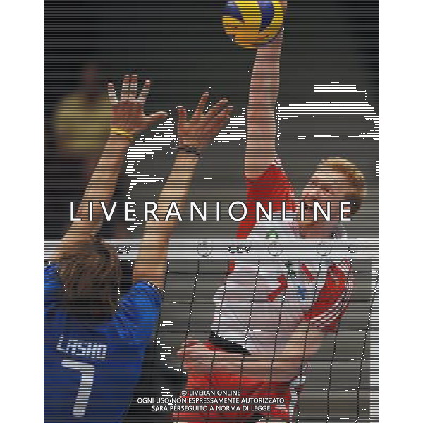 17.09.2011 WIEDEN VIENNA SIATKOWKA MEZCZYZN MISTRZOSTWA EUROPY W SIATKOWCE MEZCZYZN AUSTRIA CZECHY 2011 CEV MEN VOLLEYBALL EUROPEAN CHAMPIONSHIP SPOTKANIE BARAZOWE WLOCHY - POLSKA ITALY VS. POLAND QUARTER FINAL GAME N/Z JAKUB JAROSZ FOT LUKASZ LASKOWSKI / PRESSFOCUS NEWSPIXPL --- Newspix.pl AG ALDO LIVERANI S A S ONLY ITALY *** Local Caption *** www.newspix.pl mail us: info@newspix.pl call us: 0048 022 23 22 222 --- Polish Picture Agency by Ringier Axel Springer Poland