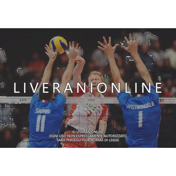 17.09.2011 WIEDEN VIENNA SIATKOWKA MEZCZYZN MISTRZOSTWA EUROPY W SIATKOWCE MEZCZYZN AUSTRIA CZECHY 2011 CEV MEN VOLLEYBALL EUROPEAN CHAMPIONSHIP SPOTKANIE BARAZOWE WLOCHY - POLSKA ITALY VS. POLAND QUARTER FINAL GAME N/Z JAKUB JAROSZ FOT LUKASZ LASKOWSKI / PRESSFOCUS NEWSPIXPL --- Newspix.pl AG ALDO LIVERANI S A S ONLY ITALY *** Local Caption *** www.newspix.pl mail us: info@newspix.pl call us: 0048 022 23 22 222 --- Polish Picture Agency by Ringier Axel Springer Poland