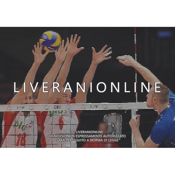 17.09.2011 WIEDEN VIENNA SIATKOWKA MEZCZYZN MISTRZOSTWA EUROPY W SIATKOWCE MEZCZYZN AUSTRIA CZECHY 2011 CEV MEN VOLLEYBALL EUROPEAN CHAMPIONSHIP SPOTKANIE BARAZOWE WLOCHY - POLSKA ITALY VS. POLAND QUARTER FINAL GAME N/Z MARCIN MOZDZONEK BARTOSZ KUREK FOT LUKASZ LASKOWSKI / PRESSFOCUS NEWSPIXPL --- Newspix.pl AG ALDO LIVERANI S A S ONLY ITALY *** Local Caption *** www.newspix.pl mail us: info@newspix.pl call us: 0048 022 23 22 222 --- Polish Picture Agency by Ringier Axel Springer Poland