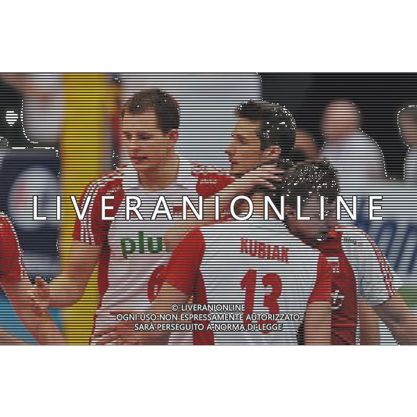 17.09.2011 WIEDEN VIENNA SIATKOWKA MEZCZYZN MISTRZOSTWA EUROPY W SIATKOWCE MEZCZYZN AUSTRIA CZECHY 2011 CEV MEN VOLLEYBALL EUROPEAN CHAMPIONSHIP SPOTKANIE BARAZOWE WLOCHY - POLSKA ITALY VS. POLAND QUARTER FINAL GAME N/Z SMUTEK PORAZKA BARTOSZ KUREK LUKASZ ZYGADLO MICHAL KUBIAK KRZYSZTOF IGNACZAK FOT LUKASZ LASKOWSKI / PRESSFOCUS NEWSPIXPL --- Newspix.pl AG ALDO LIVERANI S A S ONLY ITALY *** Local Caption *** www.newspix.pl mail us: info@newspix.pl call us: 0048 022 23 22 222 --- Polish Picture Agency by Ringier Axel Springer Poland