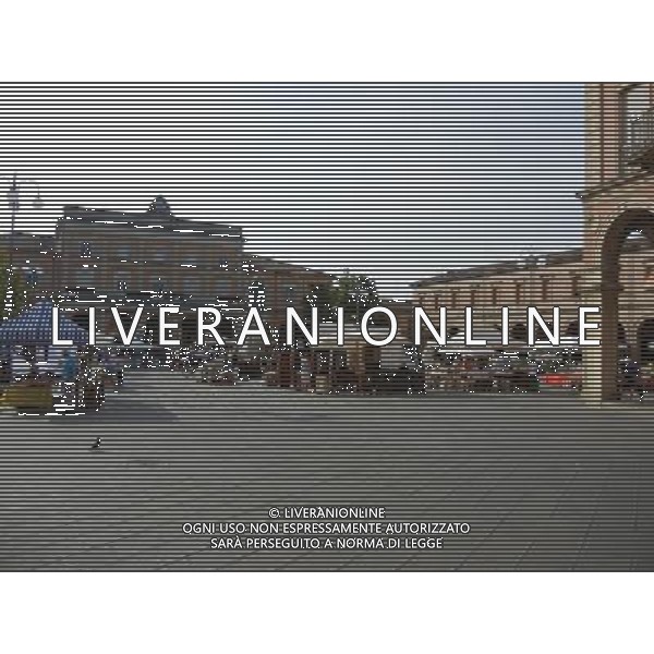 SANTARCANGELO DI ROMAGNA RIMINI SETTEMBRE 2011 NELLA FOTO MERCATO DELL\'ANTIQUARIATO NELLA PIAZZA GANGANELLI OGNI PRIMA DOMENICA DI INZIO MESE AG ALDO LIVERANI S A S