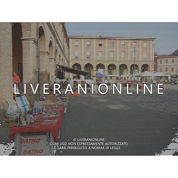 SANTARCANGELO DI ROMAGNA RIMINI SETTEMBRE 2011 NELLA FOTO MERCATO DELL\'ANTIQUARIATO NELLA PIAZZA GANGANELLI OGNI PRIMA DOMENICA DI INZIO MESE AG ALDO LIVERANI S A S