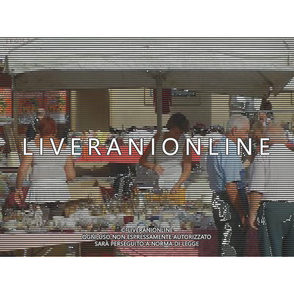 SANTARCANGELO DI ROMAGNA RIMINI SETTEMBRE 2011 NELLA FOTO MERCATO DELL\'ANTIQUARIATO NELLA PIAZZA GANGANELLI OGNI PRIMA DOMENICA DI INZIO MESE AG ALDO LIVERANI S A S