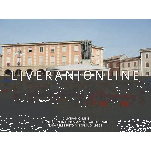 SANTARCANGELO DI ROMAGNA RIMINI SETTEMBRE 2011 NELLA FOTO MERCATO DELL\'ANTIQUARIATO NELLA PIAZZA GANGANELLI OGNI PRIMA DOMENICA DI INZIO MESE AG ALDO LIVERANI S A S
