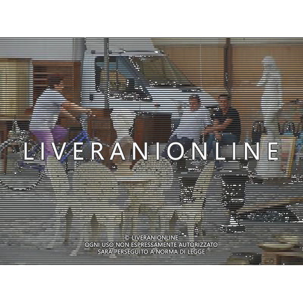 SANTARCANGELO DI ROMAGNA RIMINI SETTEMBRE 2011 NELLA FOTO MERCATO DELL\'ANTIQUARIATO NELLA PIAZZA GANGANELLI OGNI PRIMA DOMENICA DI INZIO MESE AG ALDO LIVERANI S A S