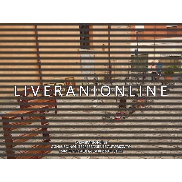 SANTARCANGELO DI ROMAGNA RIMINI SETTEMBRE 2011 NELLA FOTO MERCATO DELL\'ANTIQUARIATO NELLA PIAZZA GANGANELLI OGNI PRIMA DOMENICA DI INZIO MESE AG ALDO LIVERANI S A S