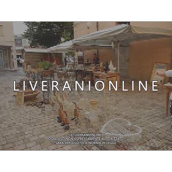 SANTARCANGELO DI ROMAGNA RIMINI SETTEMBRE 2011 NELLA FOTO MERCATO DELL\'ANTIQUARIATO NELLA PIAZZA GANGANELLI OGNI PRIMA DOMENICA DI INZIO MESE AG ALDO LIVERANI S A S