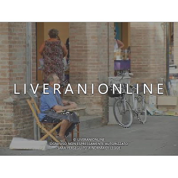 SANTARCANGELO DI ROMAGNA RIMINI SETTEMBRE 2011 NELLA FOTO MERCATO DELL\'ANTIQUARIATO NELLA PIAZZA GANGANELLI OGNI PRIMA DOMENICA DI INZIO MESE AG ALDO LIVERANI S A S