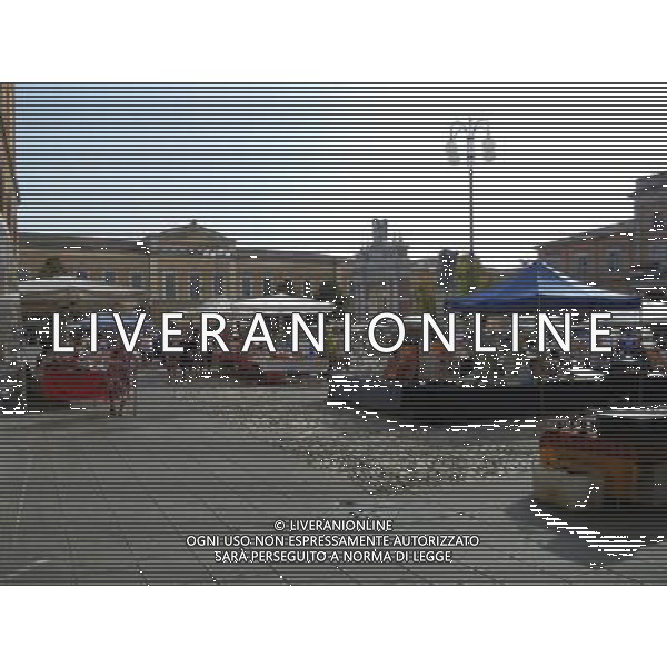 SANTARCANGELO DI ROMAGNA RIMINI SETTEMBRE 2011 NELLA FOTO MERCATO DELL\'ANTIQUARIATO NELLA PIAZZA GANGANELLI OGNI PRIMA DOMENICA DI INZIO MESE AG ALDO LIVERANI S A S