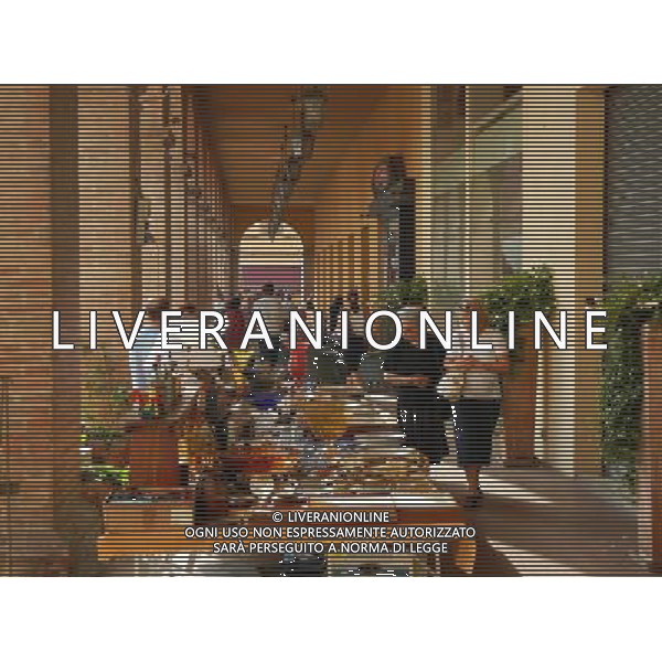 SANTARCANGELO DI ROMAGNA RIMINI SETTEMBRE 2011 NELLA FOTO MERCATO DELL\'ANTIQUARIATO NELLA PIAZZA GANGANELLI OGNI PRIMA DOMENICA DI INZIO MESE AG ALDO LIVERANI S A S