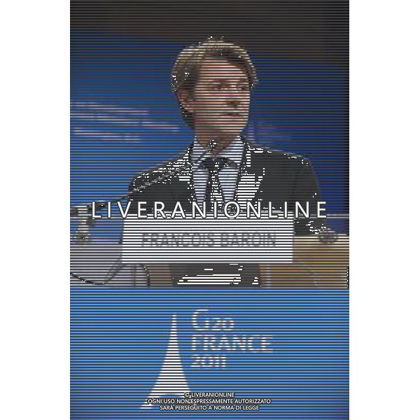 (110924) -- WASHINGTON DC, Sept. 24, 2011 () -- French Finance Minister Francois Baroin hosts a G-20 Development Committee press briefing at the annual International Monetary Fund and World Bank meetings in Washington DC, capital of the United States, Sept. 23, 2011. The Group of 20 (G20) leading economies\' finance and development ministers on Friday pledged to address development challenges as part of the global economic agenda, as developing countries worry about the spillover effect of debt crisis and slowing growth in advanced economies. (/Zhang Jun) AG ALDO LIVERANI S A S ONLY ITALY