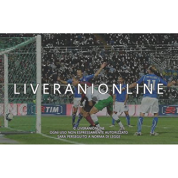 Qualificazioni ai Campionati Europei UEFA EURO 2012 Gruppo C Pescara - 11.10.2011 Italia-Irlanda del Nord Nella Foto:federico balzaretti gol autogol mc auley /Ph.Vitez-Ag. Aldo Liverani