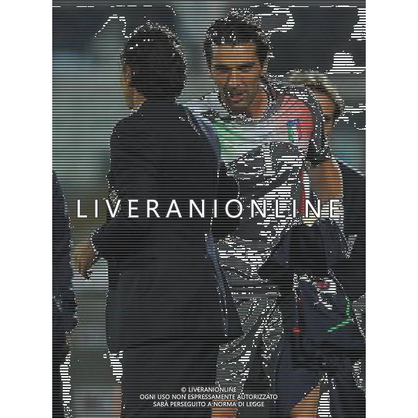 Qualificazioni ai Campionati Europei UEFA EURO 2012 Gruppo C Pescara - 11.10.2011 Italia-Irlanda del Nord Nella Foto:buffon gianluigi con cesare prandelli /Ph.Vitez-Ag. Aldo Liverani