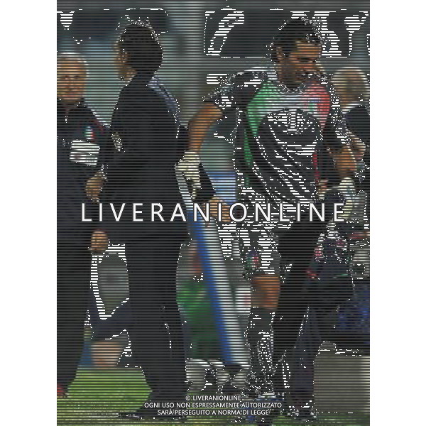 Qualificazioni ai Campionati Europei UEFA EURO 2012 Gruppo C Pescara - 11.10.2011 Italia-Irlanda del Nord Nella Foto:buffon gianluigi con cesare prandelli /Ph.Vitez-Ag. Aldo Liverani