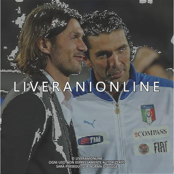 Qualificazioni ai Campionati Europei UEFA EURO 2012 Gruppo C Pescara - 11.10.2011 Italia-Irlanda del Nord Nella Foto:Gianluigi Buffon-Paolo Maldini /Ph.Vitez-Ag. Aldo Liverani