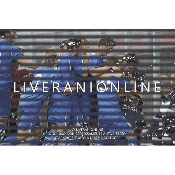 Rieti - 11/10/2011 - Stadio Centro dâ€™Italia-Manlio Scopigno - Qualificazioni Europeo Under 21 - Italia vs Turchia - nella foto: L\'esultanza in panchina dopo il gol di Mattia Destro Â© Fabrizio Corradetti - Ag. Aldo Liverani sas