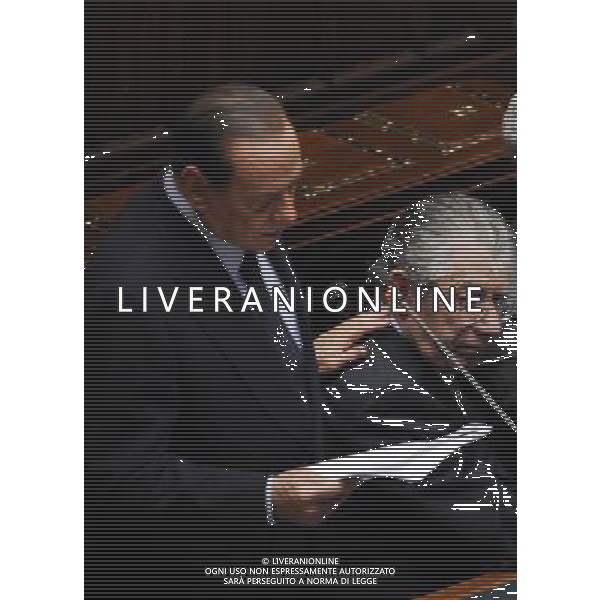 Roma - 13/10/2011 - Montecitorio - Comunicazioni del Presidente del Consiglio Silvio Berlusconi - nella foto: Silvio Berlusconi che accarezza con la mano la spalla di Umberto Bossi © Fabrizio Corradetti - Ag. Aldo Liverani sas