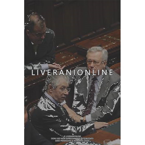 Roma - 13/10/2011 - Montecitorio - Comunicazioni del Presidente del Consiglio Silvio Berlusconi alla Camera - nella foto: Giulio Tremonti ed Umberto Bossi alle loro spalle Roberto Calderoli ©Fabrizio Corradetti - Ag. Aldo Liverani sas