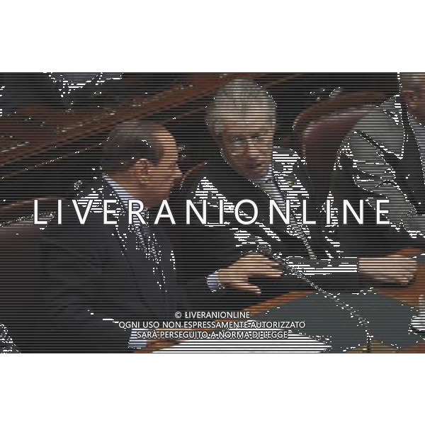 Roma - 13/10/2011 - Montecitorio - Comunicazioni del Presidente del Consiglio Silvio Berlusconi alla Camera - nella foto: Silvio Berlusconi parla con Umberto Bossi ©Fabrizio Corradetti - Ag. Aldo Liverani sas