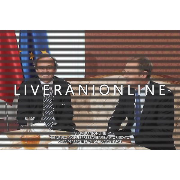 12.10.2011 WARSZAWA ULICA UJAZDOWSKIE KANCELARIA PREZESA RADY MINISTROW OFICJALNA WIZYTA PREZYDENTA UEFA MICHELA PLATINI W POLSCE SPOTKANIE Z PREIMEREM RP NZ. MICHEL PLATINI (L) DONALD TUSK (P) ( POLAND SPORT FOOTBALL ) FOTO LUKASZ GROCHALA/CYFRASPORT/NEWSPIX.PL --- Newspix.pl AG ALDO LIVERANI S A S ONLY ITALY *** Local Caption *** www.newspix.pl mail us: info@newspix.pl call us: 0048 022 23 22 222 --- Polish Picture Agency by Ringier Axel Springer Poland