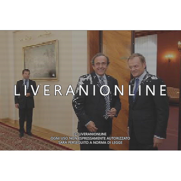 12.10.2011 WARSZAWA ULICA UJAZDOWSKIE KANCELARIA PREZESA RADY MINISTROW OFICJALNA WIZYTA PREZYDENTA UEFA MICHELA PLATINI W POLSCE SPOTKANIE Z PREIMEREM RP NZ. MICHEL PLATINI (L) DONALD TUSK (P) ( POLAND SPORT FOOTBALL ) FOTO LUKASZ GROCHALA/CYFRASPORT/NEWSPIX.PL --- Newspix.pl AG ALDO LIVERANI S A S ONLY ITALY *** Local Caption *** www.newspix.pl mail us: info@newspix.pl call us: 0048 022 23 22 222 --- Polish Picture Agency by Ringier Axel Springer Poland