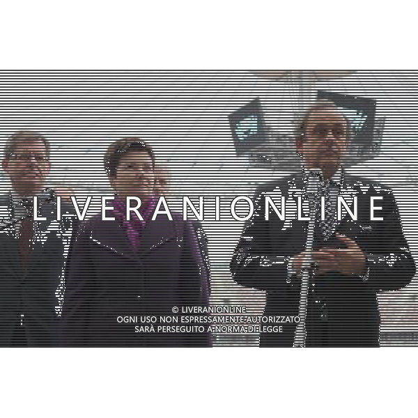 12.10.2011 WARSZAWA ULICA WYBRZEZE KOSCIUSZKOWSKIE STADION NARODOWY ARENA MISTRZOSTW UEFA EURO 2012 OFICJALNA WIZYTA PREZYDENTA UEFA MICHELA PLATINI W POLSCE WIZYTACJA STADIONU NZ. ADAM GIERSZ (L) HANNA ZDANOWSKA (C) MICHEL PLATINI (P) ( POLAND SPORT FOOTBALL ) FOTO LUKASZ GROCHALA/CYFRASPORT/NEWSPIX.PL --- Newspix.pl AG ALDO LIVERANI S A S ONLY ITALY *** Local Caption *** www.newspix.pl mail us: info@newspix.pl call us: 0048 022 23 22 222 --- Polish Picture Agency by Ringier Axel Springer Poland