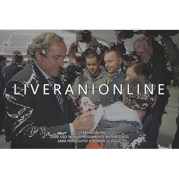 12.10.2011 WARSZAWA ULICA WYBRZEZE KOSCIUSZKOWSKIE STADION NARODOWY ARENA MISTRZOSTW UEFA EURO 2012 OFICJALNA WIZYTA PREZYDENTA UEFA MICHELA PLATINI W POLSCE WIZYTACJA STADIONU NZ. MICHEL PLATINI (L) ( POLAND SPORT FOOTBALL ) FOTO MATEUSZ TRZUSKOWSKI/CYFRASPORT/NEWSPIX.PL --- Newspix.pl AG ALDO LIVERANI S A S ONLY ITALY *** Local Caption *** www.newspix.pl mail us: info@newspix.pl call us: 0048 022 23 22 222 --- Polish Picture Agency by Ringier Axel Springer Poland