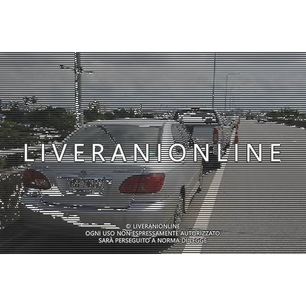 (111013) BANGKOK, Oct. 13, 2011 () Vehicles are parked on a viaduct to avoid floodwaters in Rangsit of Pathum Thani province, Thailand, on Oct. 13, 2011. A total of 283 people were confirmed dead and two others were missing in the floods that have inundated the upper part of the country for almost three months, the Disaster Prevention and Mitigation Department reported on Thursday. (/Song Zhenping) (nxl)
