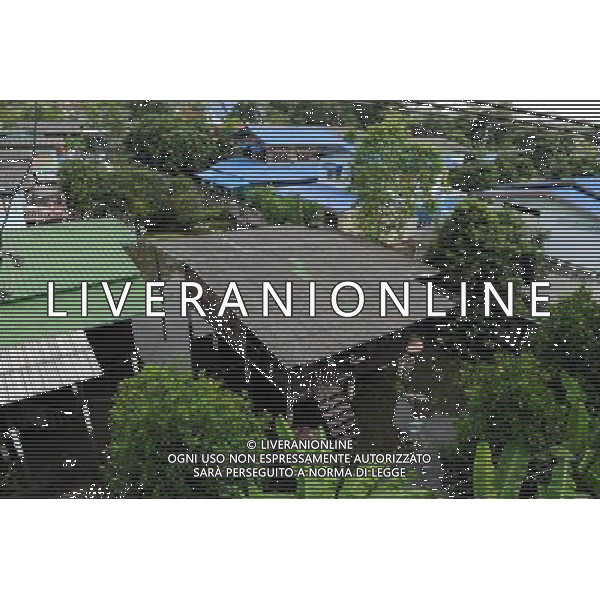 (111013) BANGKOK, Oct. 13, 2011 () Houses are submerged in floodwaters in Rangsit of Pathum Thani province, Thailand, on Oct. 13, 2011. A total of 283 people were confirmed dead and two others were missing in the floods that have inundated the upper part of the country for almost three months, the Disaster Prevention and Mitigation Department reported on Thursday. (/Song Zhenping) (nxl)