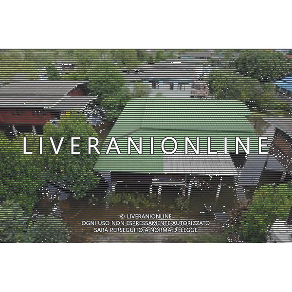 (111013) BANGKOK, Oct. 13, 2011 () Houses are submerged in floodwaters in Rangsit of Pathum Thani province, Thailand, on Oct. 13, 2011. A total of 283 people were confirmed dead and two others were missing in the floods that have inundated the upper part of the country for almost three months, the Disaster Prevention and Mitigation Department reported on Thursday. (/Song Zhenping) (nxl)