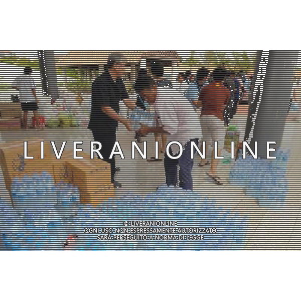(111013) BANGKOK, Oct. 13, 2011 () Volunteers move bottles of water at a temporary shelter for people displaced by floods, at Thammasat University Convention Center in Thailand\'s capital Bangkok on Oct. 13, 2011. A total of 283 people were confirmed dead and two others were missing in the floods that have inundated the upper part of the country for almost three months, the Disaster Prevention and Mitigation Department reported on Thursday. (/Song Zhenping) (nxl)