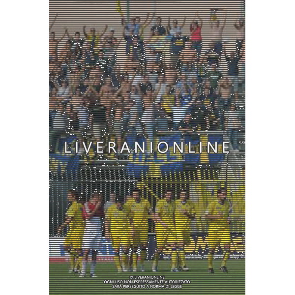 Campionato Lega PRO 1Á Divisione girone A Monza 5-09-2010 Monza - Verona nella foto: giocatori e tifosi del Verona esultano dopo un gol foto Garavaglia - ag. Aldo Liverani sas