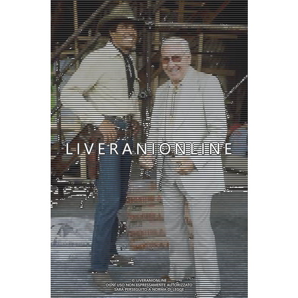 GianLuigi Bonelli, ideatore e creatore del fumetto TEX WILLER con l\'attore Giuliano Gemma Archivio Agenzia Aldo Liverani Sas