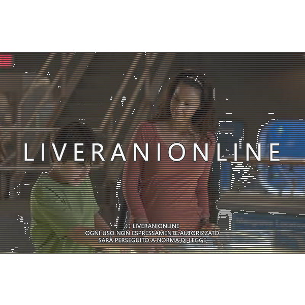 NATHAN GAMBLE as Sawyer Nelson and ASHLEY JUDD as Lorraine Nelson in Alcon Entertainment\'s family adventure Dolphin Tale a Warner Bros. © LFI - PHOTOSHOT - AG. ALDO LIVERANI SAS ITALY ONLY