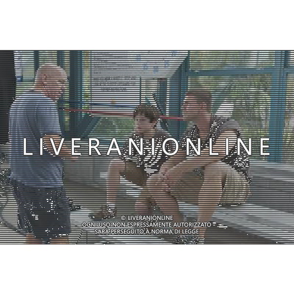 Director CHARLES MARTIN SMITH with NATHAN GAMBLE and AUSTIN STOWELL on the set of Alcon Entertainment\'s family adventure Dolphin Tale a Warner Bros. Pictures release. ©photoshot/Agenzia Aldo Liverani Sas - ITALY ONLY - Scene del Film \'Dolphin Tale\'