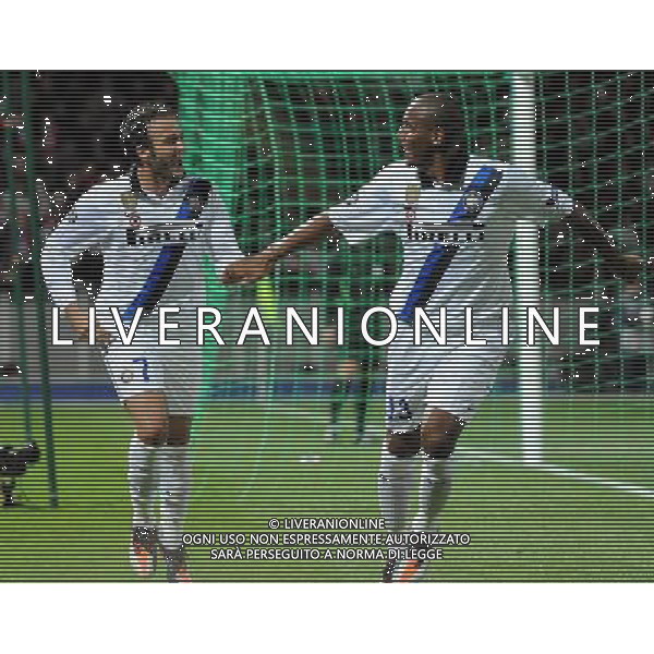 UEFA Champions League 2011/2012 Gruppo B Lile (Francia) - 18.10.2011 Lille-Inter Nella Foto: esultanza dopo il gol di giampaolo pazzini con maicon /Ph.Vitez-Ag. Aldo Liverani