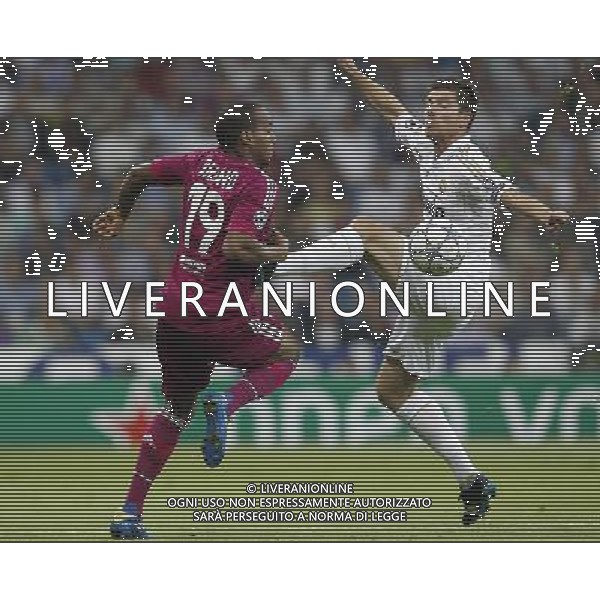 Real Madrid\'s Xabi Alonso and Olympique Lyonaise\' Jimmy Briand during Champions League match on october 18th, 2011 Photo: Cesar Cebolla / ALFAQUI CHAMPIONS LEAGUE REAL MADRID LIONE AGENZIA ALDO LIVERANI ITALY ONLY