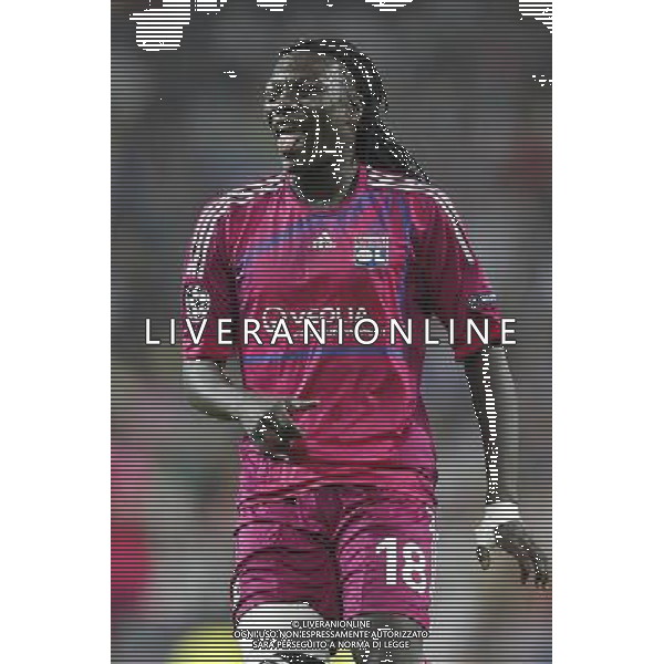 Olympique Lyonaise\' Bafetimbi Gomis during Champions League match on october 18th, 2011 Photo: Cesar Cebolla / ALFAQUI CHAMPIONS LEAGUE REAL MADRID LIONE AGENZIA ALDO LIVERANI ITALY ONLY