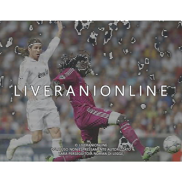 Real Madrid\'s Sergio Ramos and Olympique Lyonaise\' Bafetimbi Gomis during Champions League match on october 18th, 2011 Photo: Cesar Cebolla / ALFAQUI CHAMPIONS LEAGUE REAL MADRID LIONE AGENZIA ALDO LIVERANI ITALY ONLY