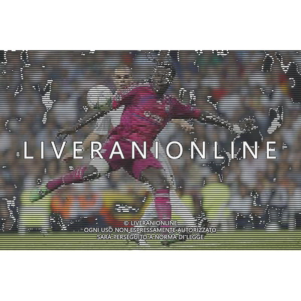 Real Madrid\'s Pepe and Olympique Lyonaise\' Bafetimbi Gomis during Champions League match on october 18th, 2011 Photo: Cesar Cebolla / ALFAQUI CHAMPIONS LEAGUE REAL MADRID LIONE AGENZIA ALDO LIVERANI ITALY ONLY