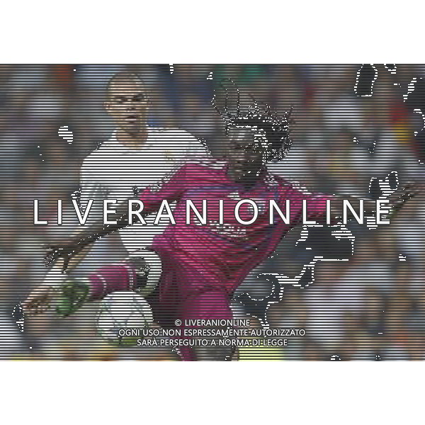 Real Madrid\'s Pepe and Olympique Lyonaise\' Bafetimbi Gomis during Champions League match on october 18th, 2011 Photo: Cesar Cebolla / ALFAQUI CHAMPIONS LEAGUE REAL MADRID LIONE AGENZIA ALDO LIVERANI ITALY ONLY